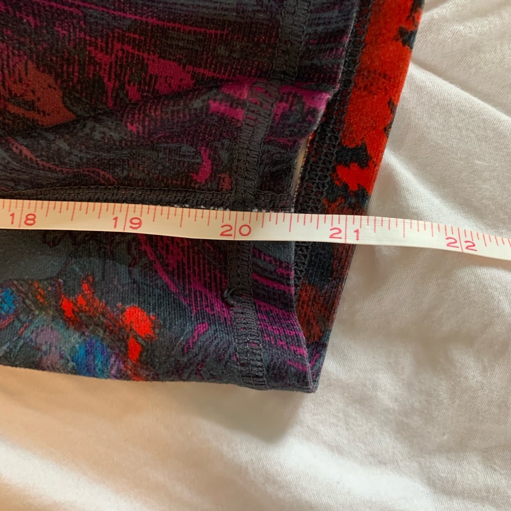 Fabletics Athletic Capris - Picture 13 of 13